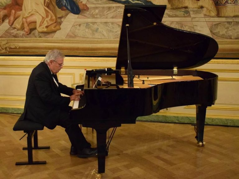 Pianista cubano Vitier seduce con su melodía en París (+Fotos)
